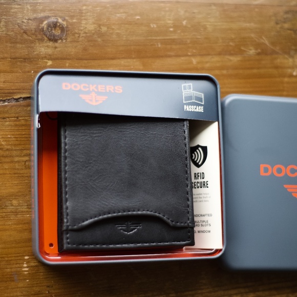 Dockers Bifold Black Leather Wallet - Picture 6 of 9